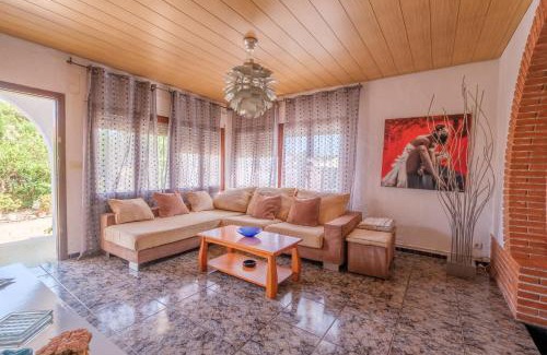 Vinaros House | Chalet Ramon: Family-Friendly Retreat with Pool & Pets Welcome