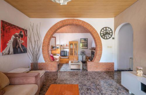 Vinaros House | Chalet Ramon: Family-Friendly Retreat with Pool & Pets Welcome
