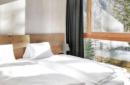 Großdorf Ski Chalet | Cozy Chalet Resort in Kals am Großglockner with Balcony