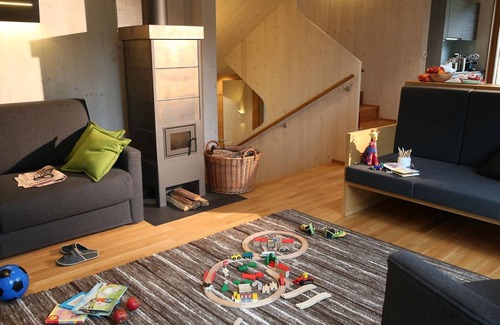 Großdorf Ski Chalet | Cozy Chalet Resort in Kals am Großglockner with Balcony