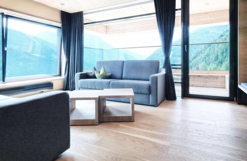 Großdorf Ski Chalet | Chalet Resort in Kals am Großglockner: Pet Friendly Escape