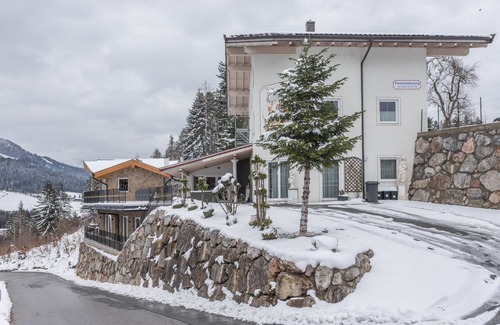 Fieberbrunn Ski Chalet | Experience Scenic Comfort at Resort Hanni Chalet Schlößl
