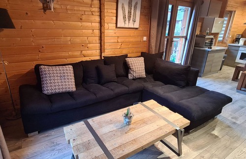 Orlu Ski Chalet | Relaxing Hot Tub Retreat: Chalet Riviera in Andorra