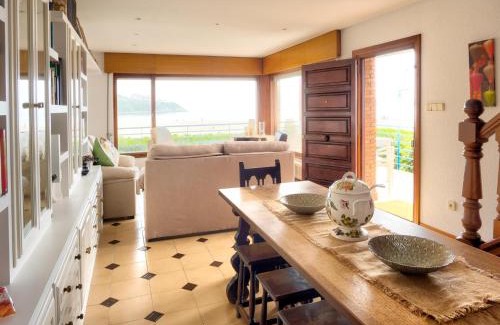 Suances Apartment | Relaxing Oceanfront Getaway at Chalet Rompeolas