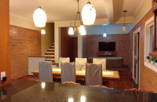 Sao Carlos House | Cozy Chalet Rustico da Elena with Sauna and Hot Tub