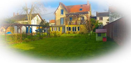 Mortcerf Apartment | Spacious Apartment for 13 Near Disney - Family Friendly Stay
