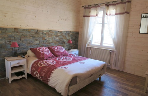 Saint-Etienne-de-Tinee Apartment | Cozy Chalet-Style Apartment Near Cable Car, Rated 10/10