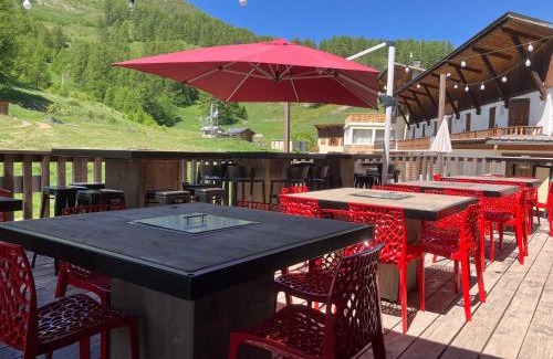 La Condamine-Chatelard Hotel | Relaxing Retreat at Chalet Sainte Anne with Spa & Pool