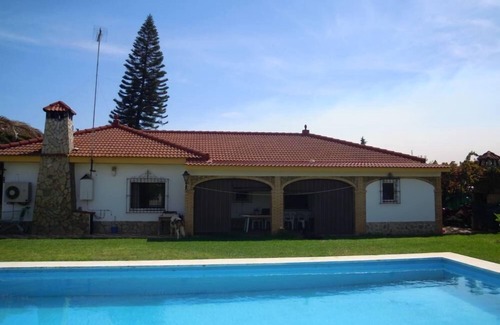 Sanlucar la Mayor House | Pet-Friendly Chalet with Private Pool in Sanlucar de la Mayor