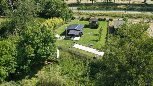 Rigny Ski Chalet | Riverside Retreat: Pet-Friendly Chalet on the Saône