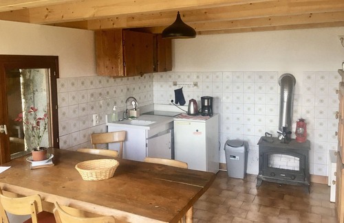 Jarrier Ski Chalet | Chalet Savoyard: Top-Rated Getaway with Family-Friendly Perks