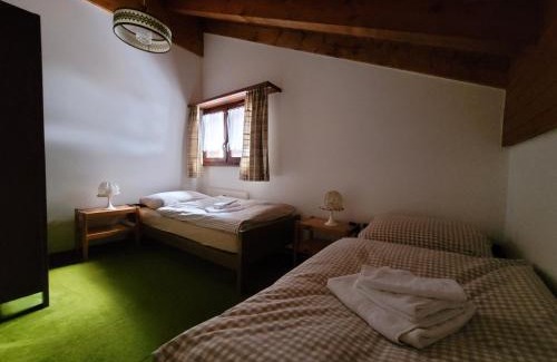 Ernen Apartment | Chalet-Schümli Maisonette: Family-Friendly Getaway with Dining