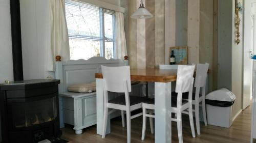 Buren Ski Chalet | Inviting Chalet Seazon O1 with Private Pool & Restaurant