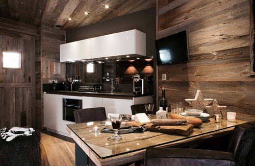 Superbolquere Ski Chalet | Experience Chalet Shishimai: Spa, Hot Tub & Family-Friendly