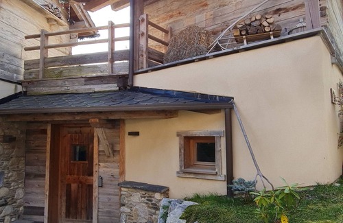 Superbolquere Ski Chalet | Experience Chalet Shishimai: Spa, Hot Tub & Family-Friendly