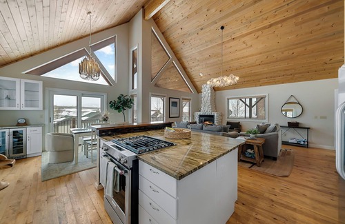 Tabernash House | Chalet Ski Retreat w/Scenic Views/Private hot tub