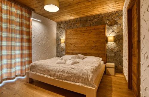 Jasna Ski Chalet | Premier Chalet SNOW: Spa & Hot Tub Retreat Rated 10/10