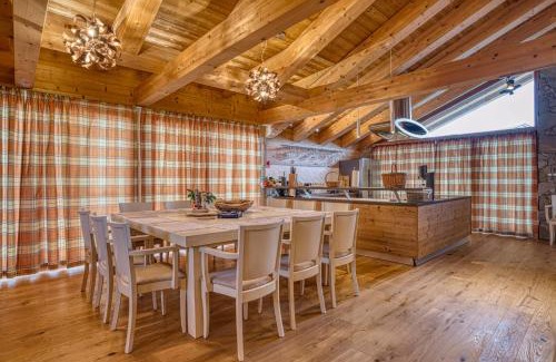 Jasna Ski Chalet | Premier Chalet SNOW: Spa & Hot Tub Retreat Rated 10/10