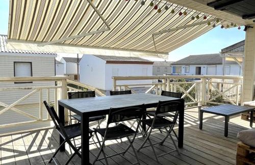 Gruissan Plage Ski Chalet | Cozy Chalet for 8 Just Steps from Gruissan Beach