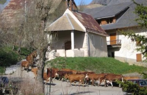 Saint-Jean-d'Arves Ski Chalet | Top-Rated Chalet in St Jean D'Arves with Spa & Hot Tub