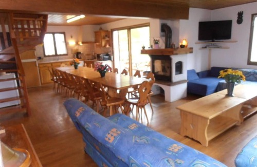 Les Orres Ski Chalet | Chalet 'St Victoire Pied Des Pistes' with Mountain View, Shared Pool and Wi-Fi