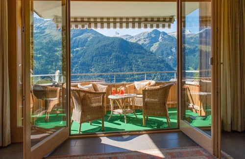 Wengen Apartment | Chalet Sterndolde - stunning views and location