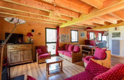 Les Sagnieres Ski Chalet | Pet-Friendly Chalet Crots: Spa, Pool & Top-Notch Ratings