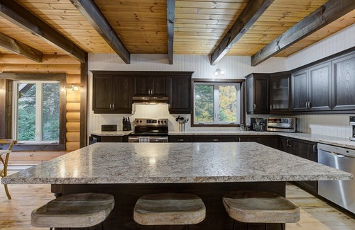 Montcalm Ski Chalet | Relaxing Retreat at Chalet Supérieur Le Mont-calm