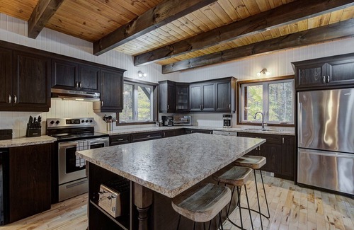Montcalm Ski Chalet | Relaxing Retreat at Chalet Supérieur Le Mont-calm