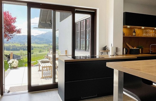 Enzensberg Apartment | Chalet Susi: Breathtaking Views of Neuschwanstein Castle