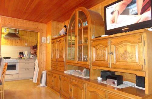 St. Niklaus Ski Chalet | Oceanfront Chalet Sven & Marc with Guest Rated 9.4/10