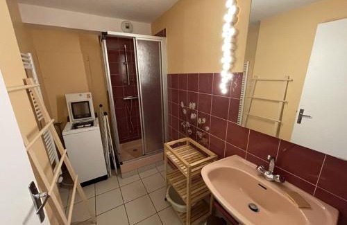 Laveissiere House | Family-Friendly Maison Le Lioran for Memorable Getaways