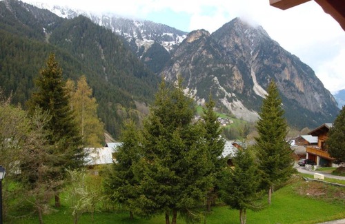 Pralognan-la-Vanoise Ski Chalet | Cozy Chalet in Pralognan-la-Vanoise with Spa & Terrace