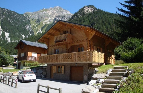 Pralognan-la-Vanoise Ski Chalet | Cozy Chalet in Pralognan-la-Vanoise with Spa & Terrace