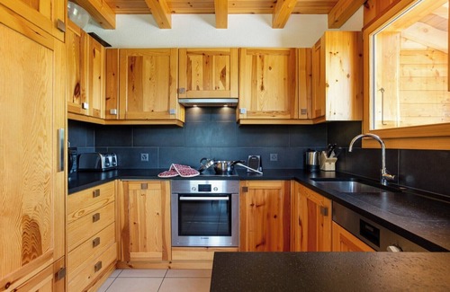 Riddes Ski Chalet | Family-Focused Chalet Teremok with Hot Tub & Sauna