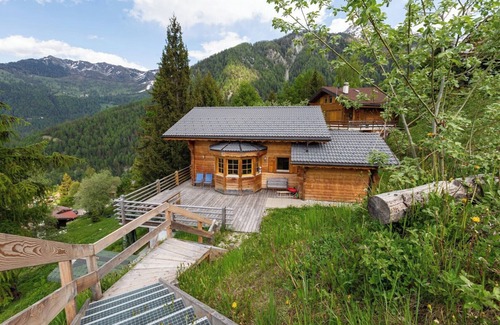 Riddes Ski Chalet | Family-Focused Chalet Teremok with Hot Tub & Sauna