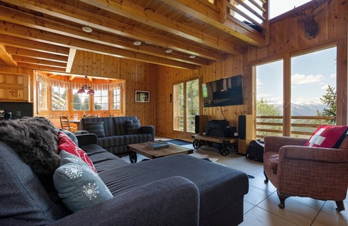 Riddes Ski Chalet | Family-Focused Chalet Teremok with Hot Tub & Sauna