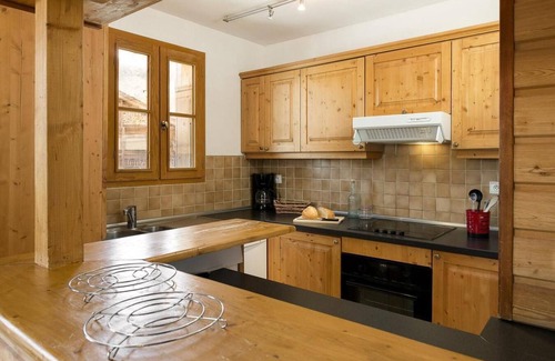 Bergers Ski Chalet | Elegant Chalet with Terrace and Fireplace in Alpe d'Huez