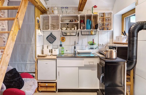 Beringstedt Ski Chalet | Inviting Tinyhouse Gem with Private Garden and Shared Terrace