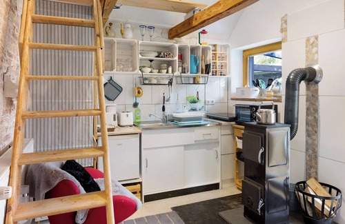 Beringstedt Ski Chalet | Inviting Tinyhouse Gem with Private Garden and Shared Terrace