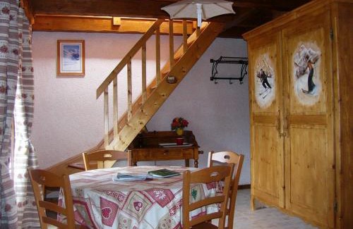 Bernex Bed & Breakfast | Oceanfront Chalet Gîte Le Titlis with Pool & Breakfast