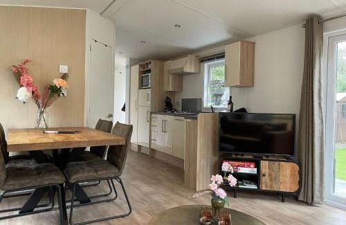 Bosgebied Hoenderloo Ski Chalet | Family-Friendly Chalet Toetje on the Veluwe with Pool