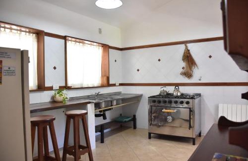 El Rincon House | Charming Chalet Tornasol: Enjoy Poolside Relaxation