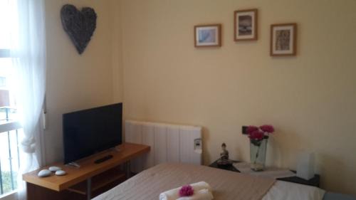 Alhendin Bed & Breakfast | Top-Rated Chalet Trolio Bed & Breakfast Awaits You