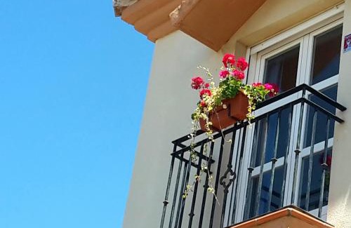 Alhendin Bed & Breakfast | Top-Rated Chalet Trolio Bed & Breakfast Awaits You