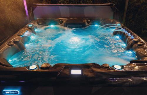 Palyanytsya Ski Chalet | Elegant Chalet TwoSeasons Bukovel with Pool & Spa Access