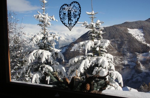 La Tzoumaz Ski Chalet | Chalet Tzoumaz 4 Vallées: Breathtaking Views & Unique Amenities
