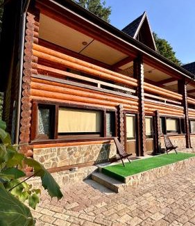 Polyana Hotel | Chalet Vedmezhe: Guest Rated 10/10 with Pool & Hot Tub