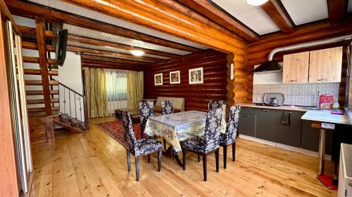 Polyana Hotel | Chalet Vedmezhe: Guest Rated 10/10 with Pool & Hot Tub