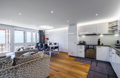 Wengen Apartment | Experience Chalet Veronica: Top-Rated Stay with Breakfast